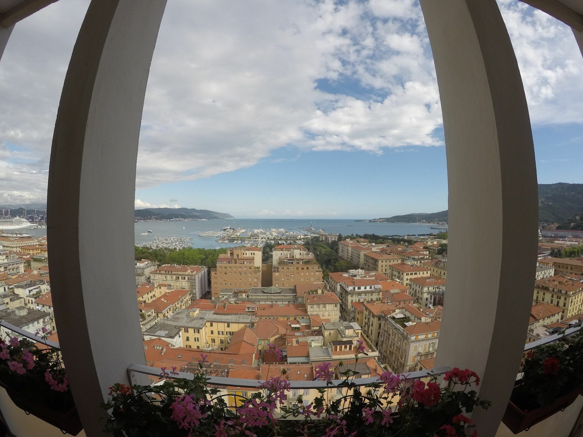 Guesthouse Il Grattacielo Sul Golfo La Spezia Ngoại thất bức ảnh